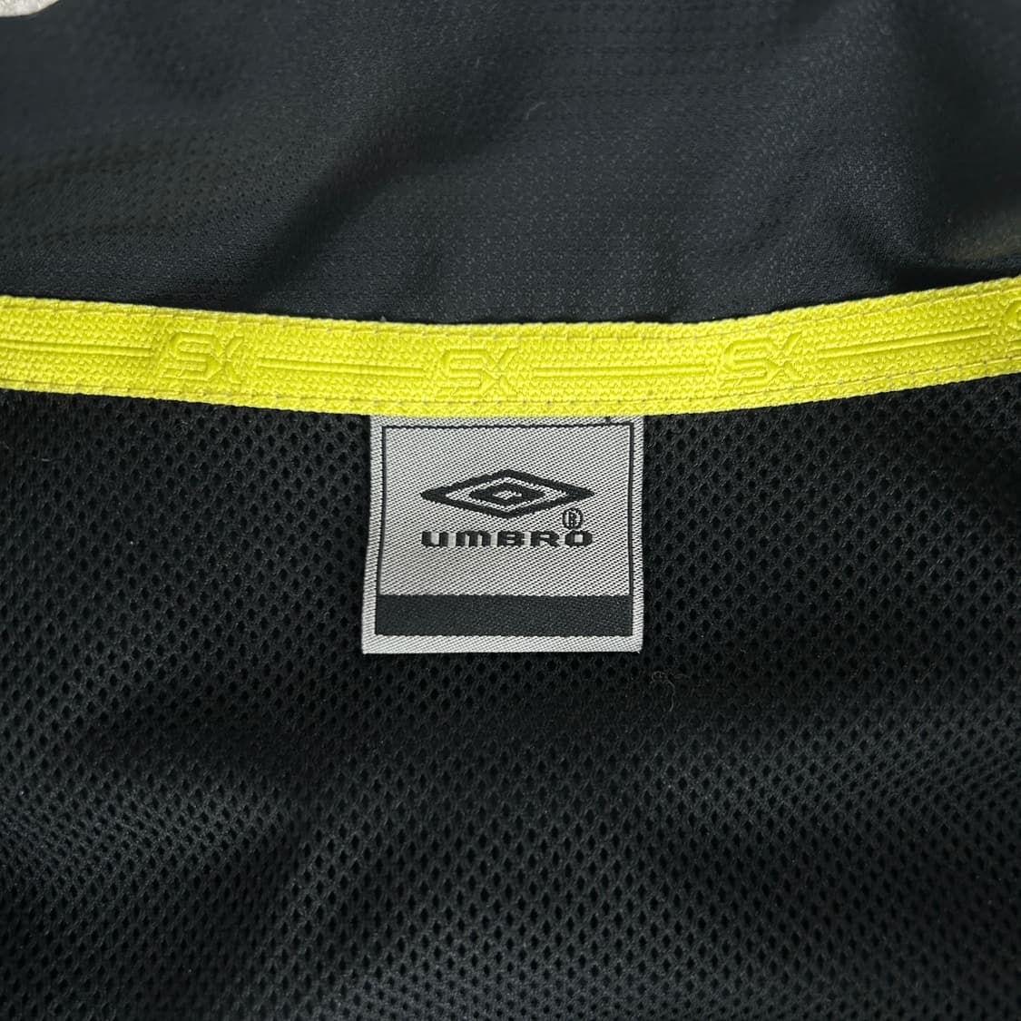 엄브로 블랙 바람막이 점퍼 L 상품이미지2