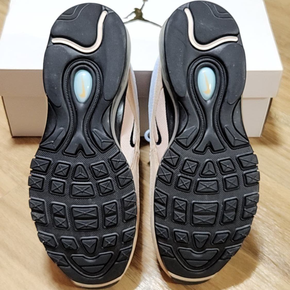 나이키 275 에어맥스97 데저트스카이 상품이미지6