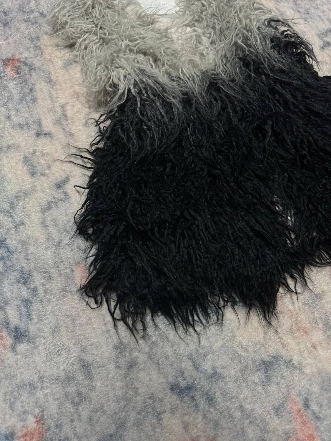 Cecil mcbee acrylic shaggy fur vest 상품이미지5
