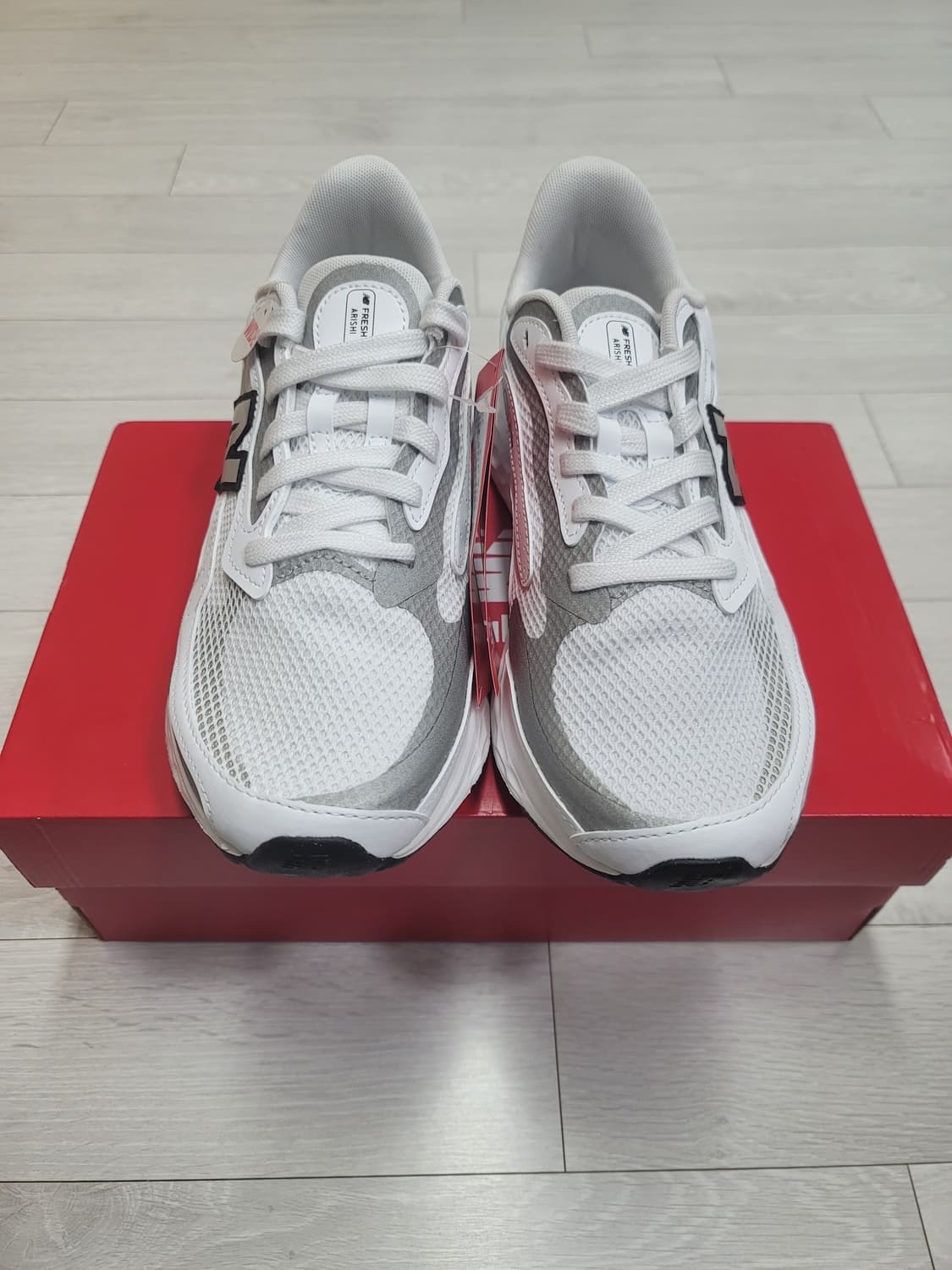 (270)뉴발란스 프레쉬 폼 아리시 럭스 v4 화이트-2E 와이드[대전] 상품이미지5