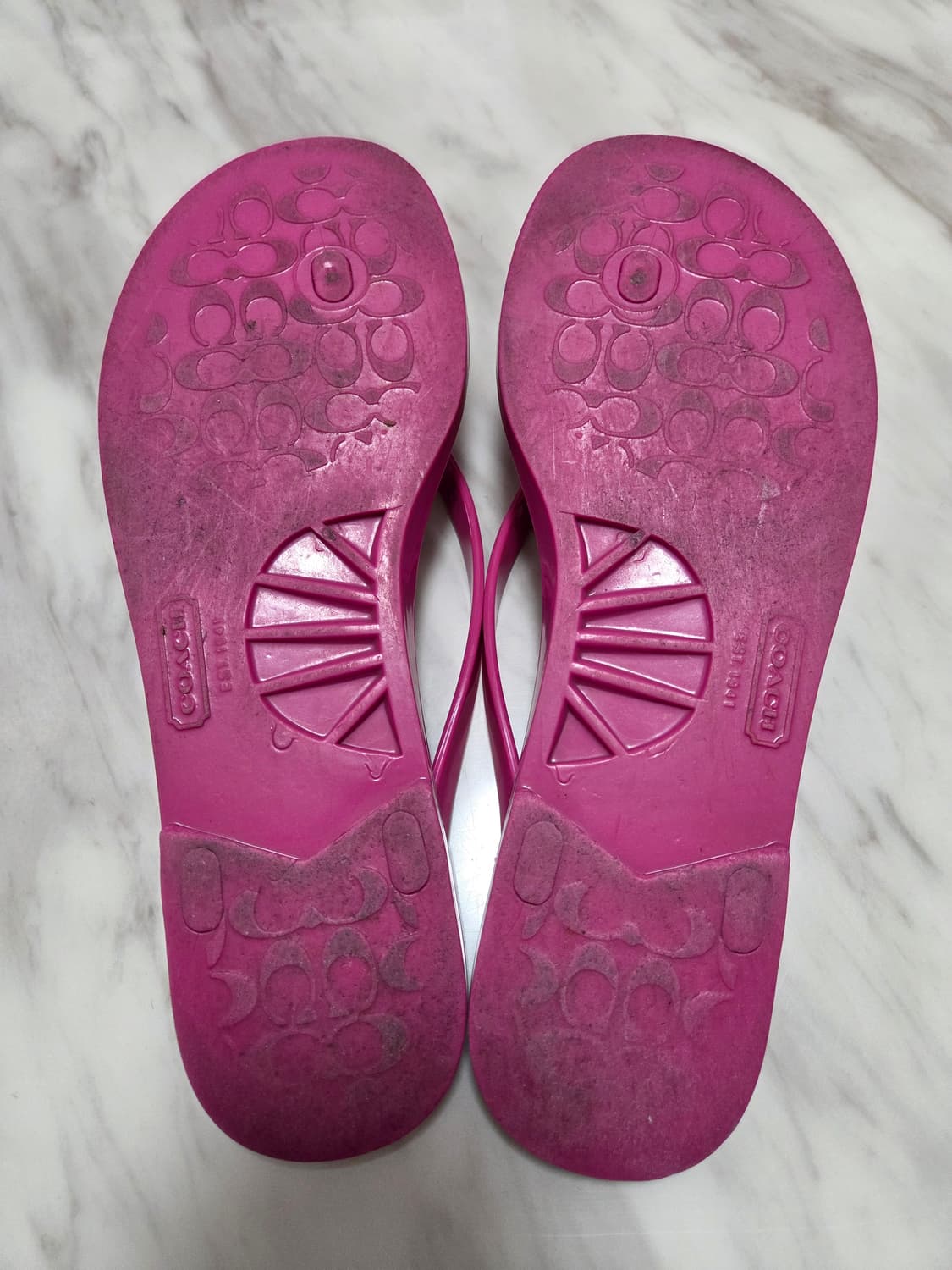 코치 시그니쳐 플립플랍 상품이미지8