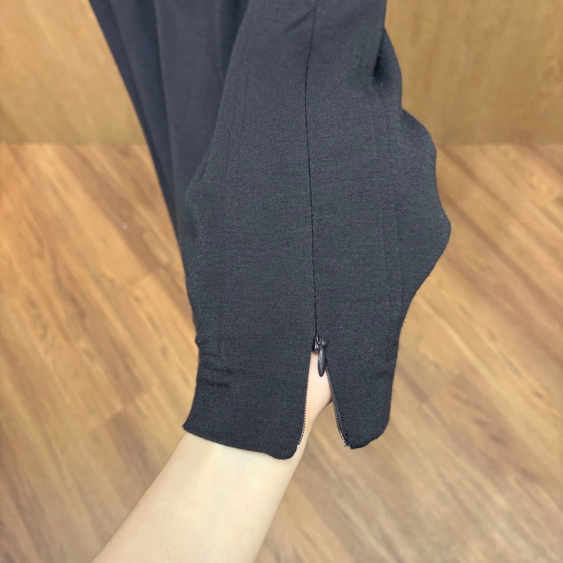 러브 모스키노 긴팔 원피스 밑단 지퍼 셔링 골드 하트 로고 디테일 블랙 상품이미지7