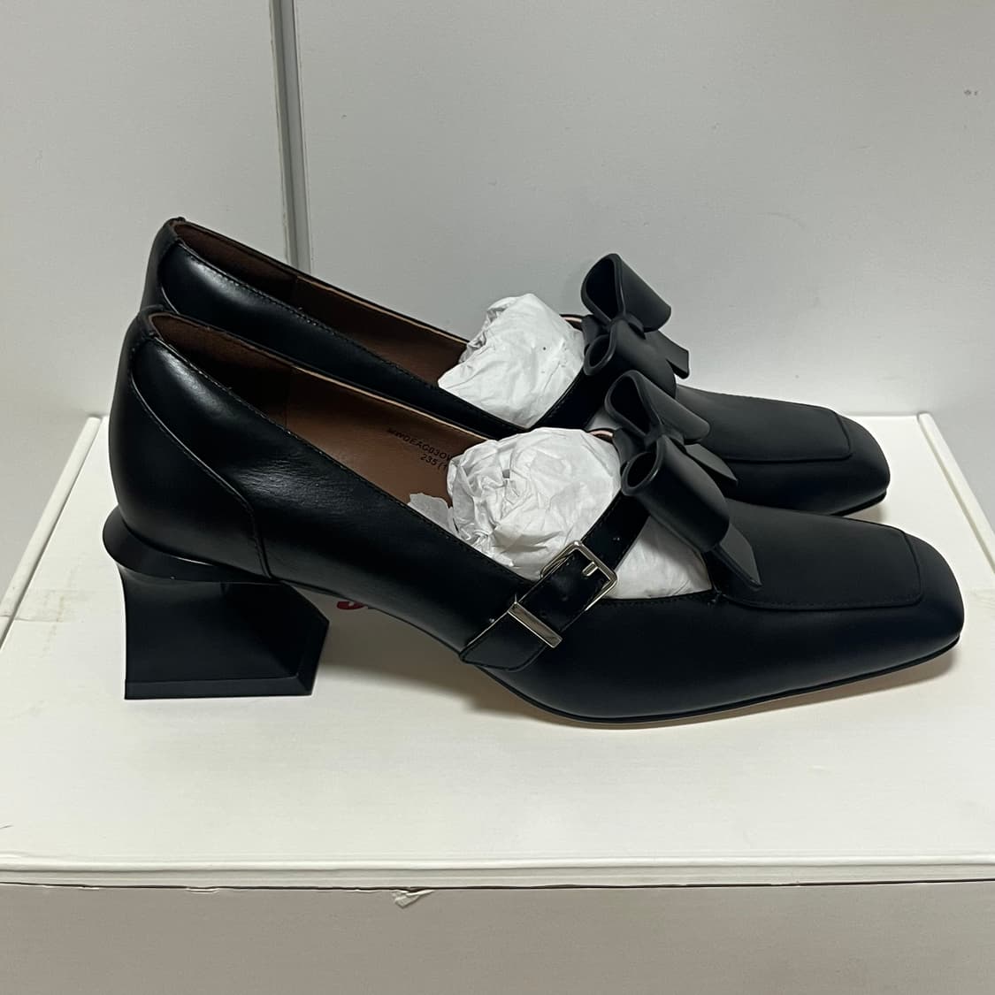 [36,37,38]슈슈통 25fw 버클 보우 펌프스 힐 상품이미지2