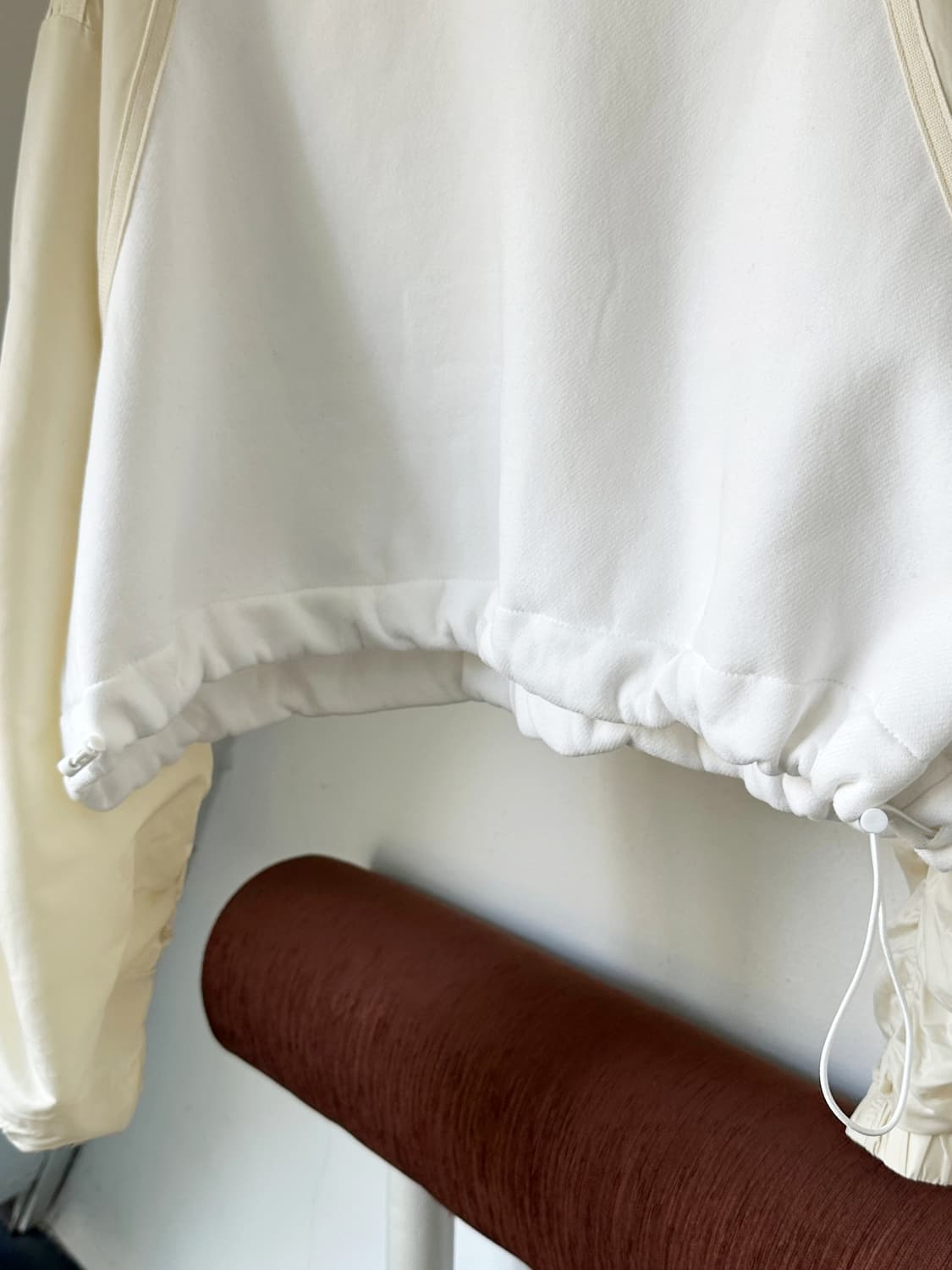 Wide silhouette design shiirred sleeve 상품이미지4