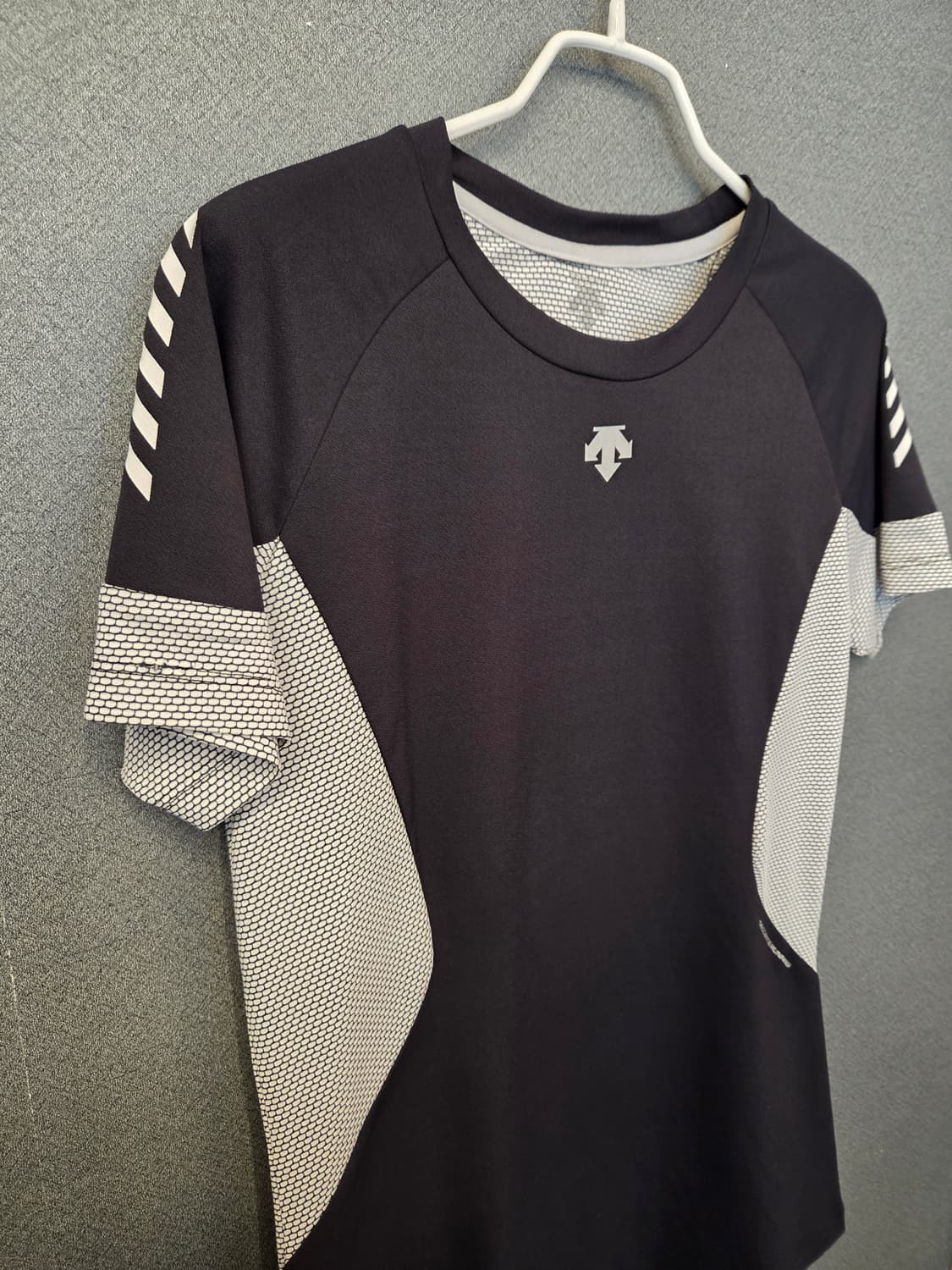 데상트 기능성반팔 상품이미지2