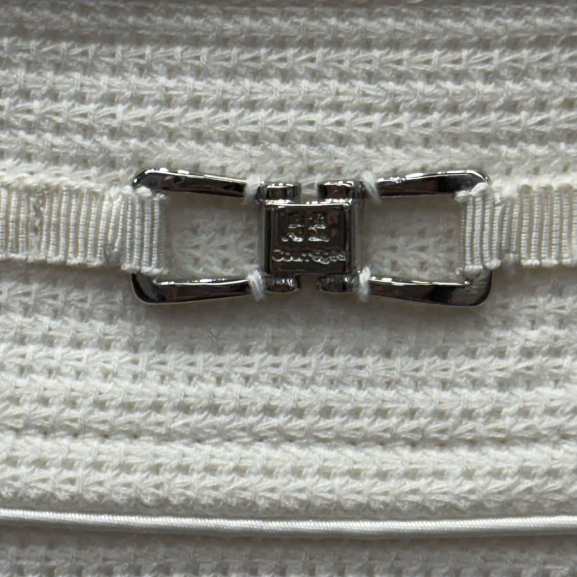 꾸레쥬 미디 스커트 로고 각인 메탈 장식 새틴 테이프 플레어핏 화이트  상품이미지5