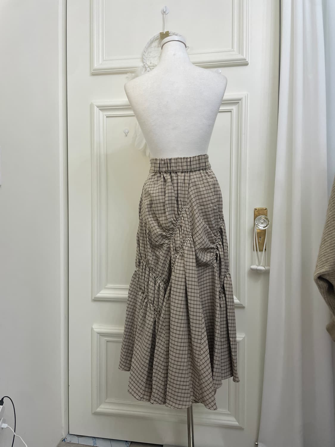 brown check shirring point banding long 상품이미지3