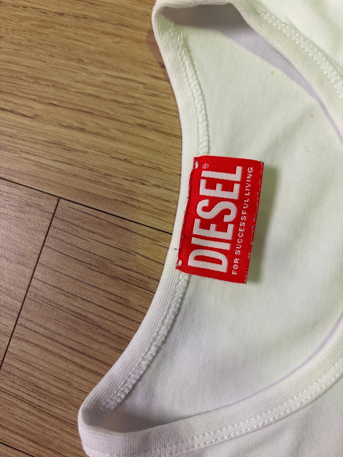 디젤(Diesel) 여성용 T-Angie 피카부 로고 티셔츠 xs 상품이미지6