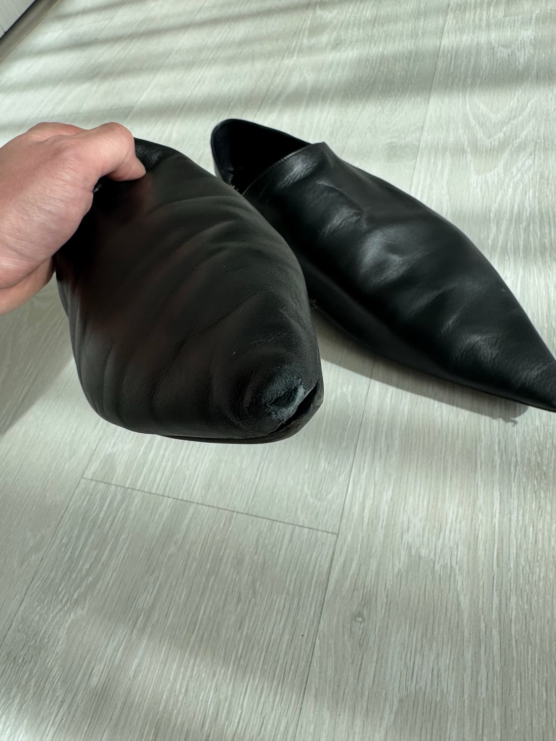 발렌시아가 플랫 뮬 블로퍼 42 팝니다.  상품이미지3