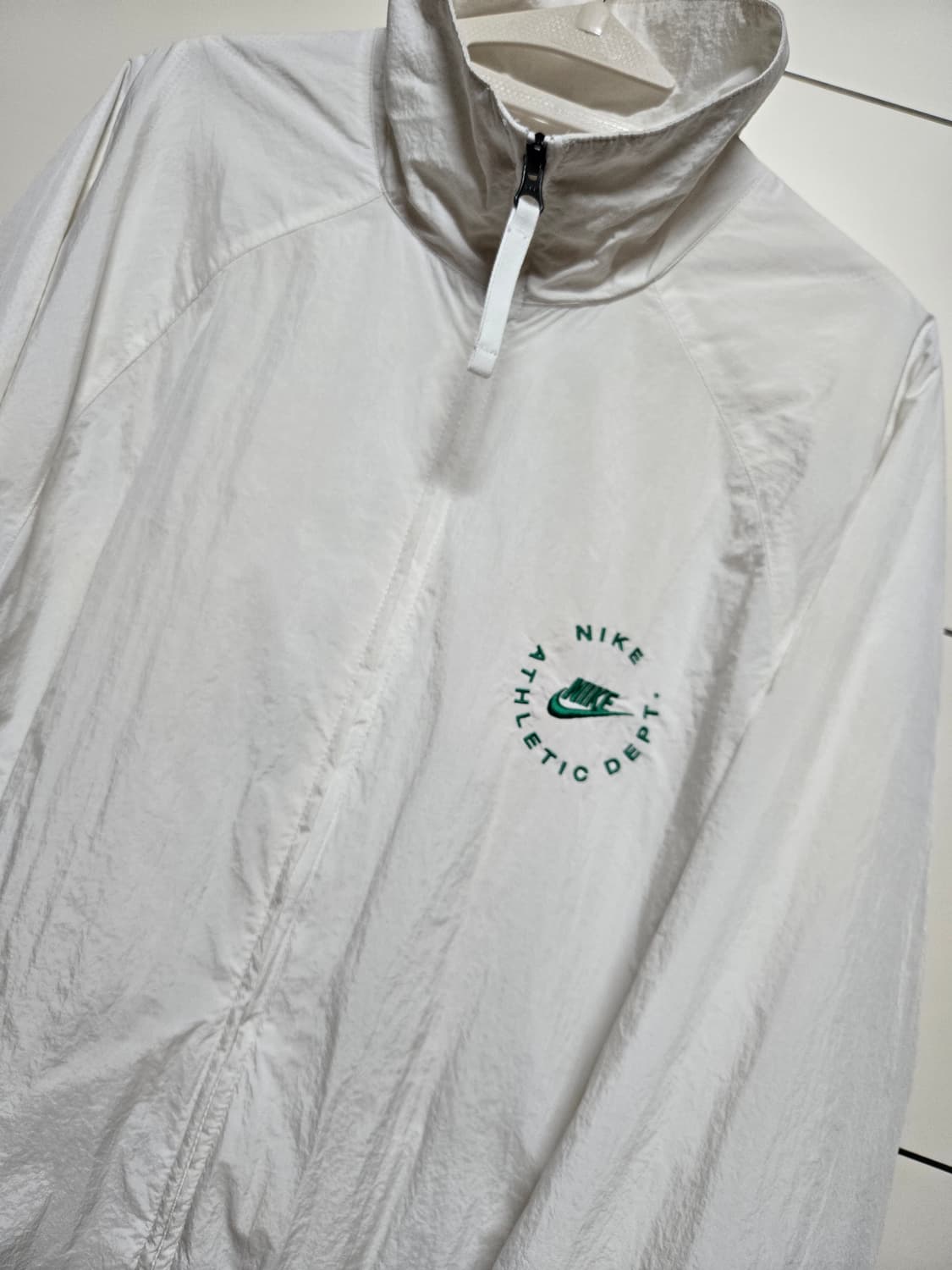 나이키 화이트 우븐 바람막이 점퍼 상품이미지2