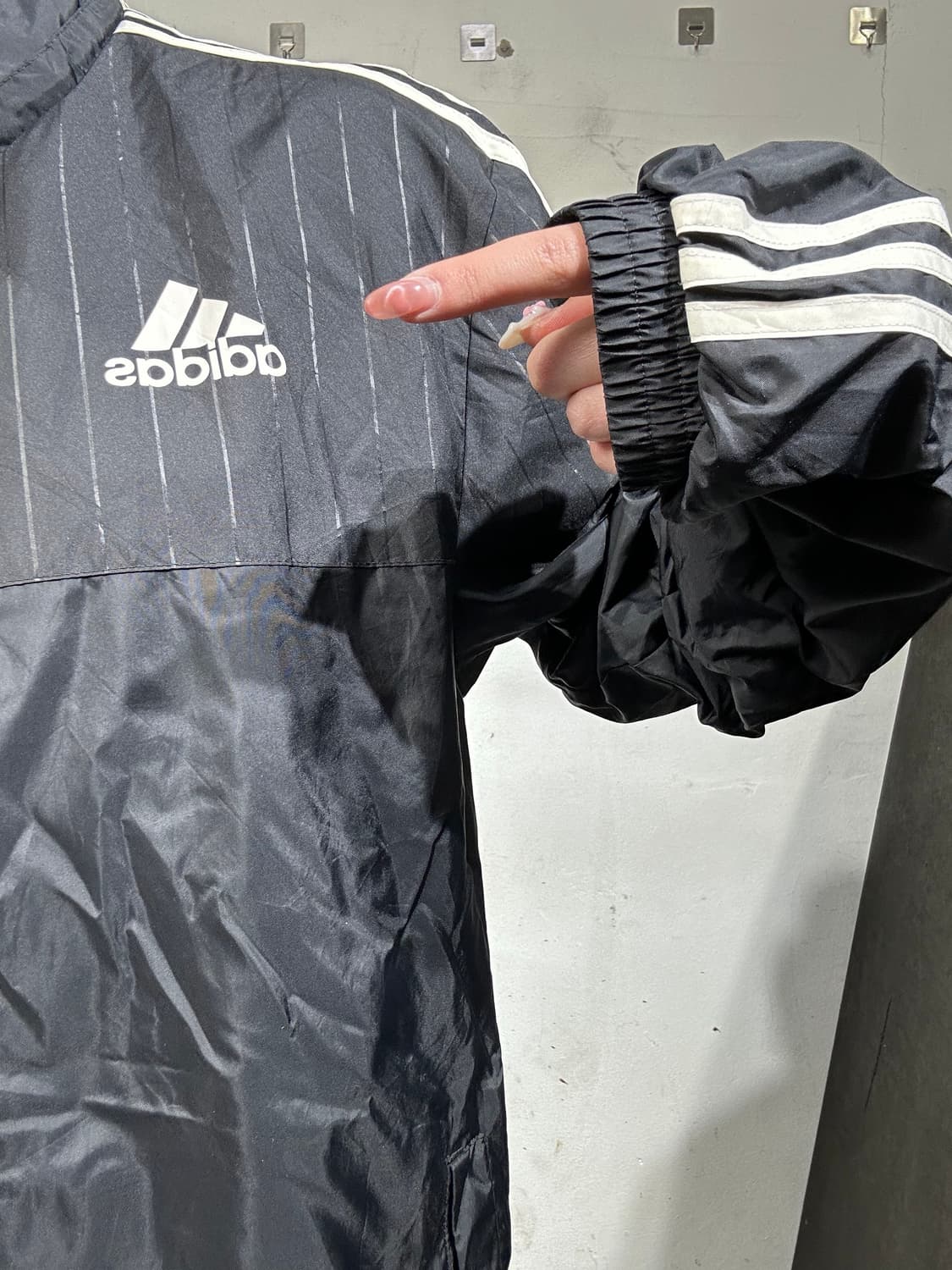 아디다스 블랙 화이트 삼선 오버핏 바람막이 트랙 자켓 M 상품이미지4