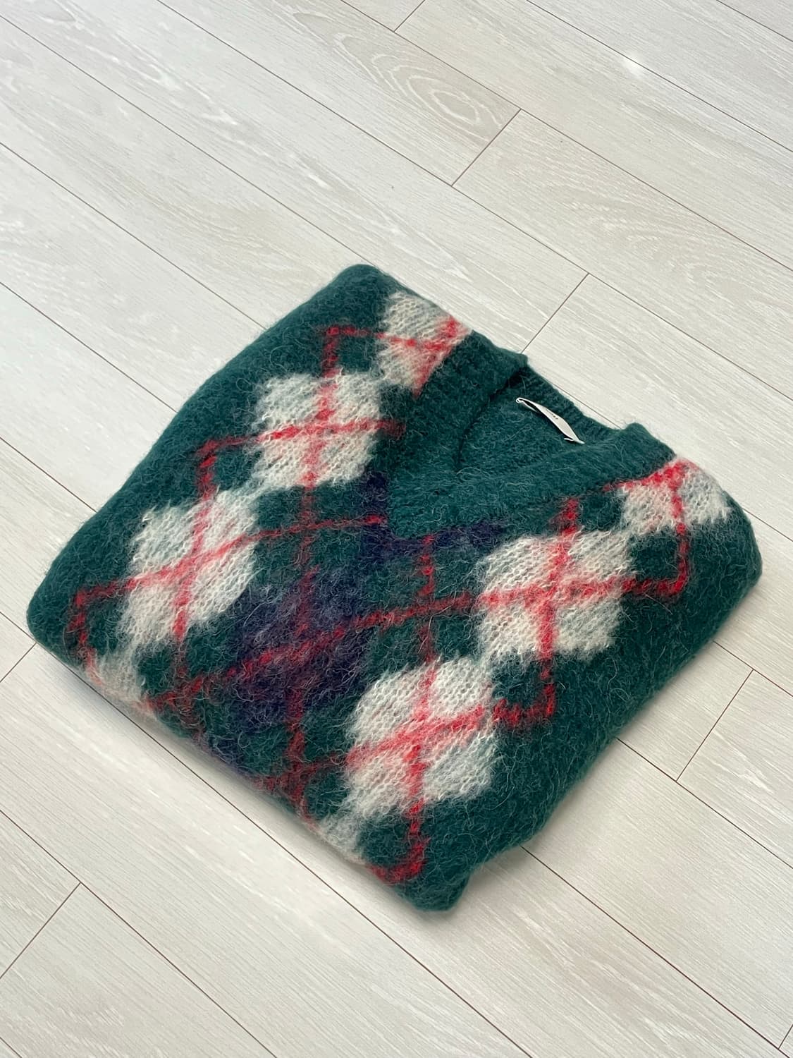 던스트 알파카 브이넥 니트 그린 상품이미지1