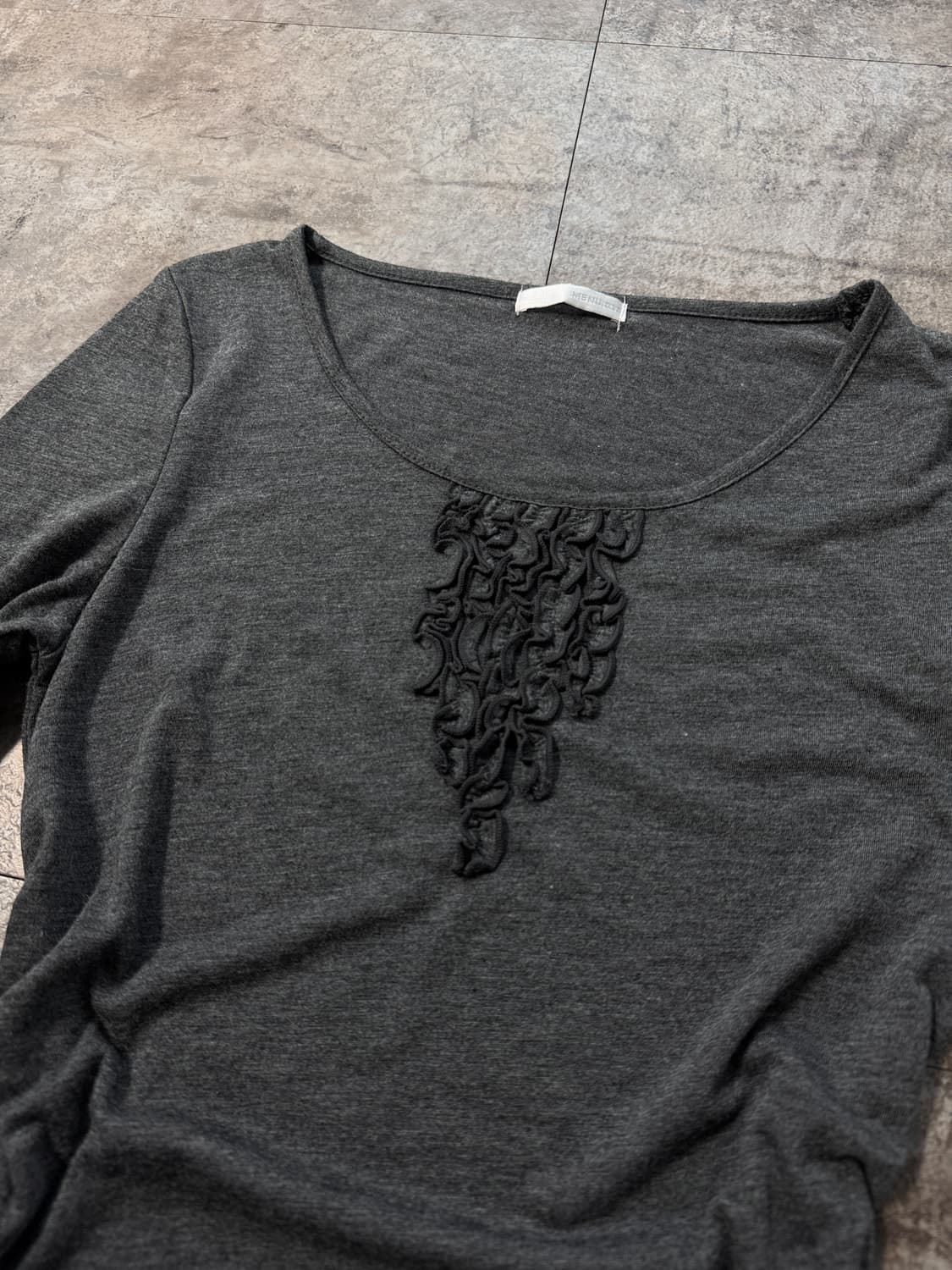 셔링 슬리브 러플 디테일 티 상품이미지2