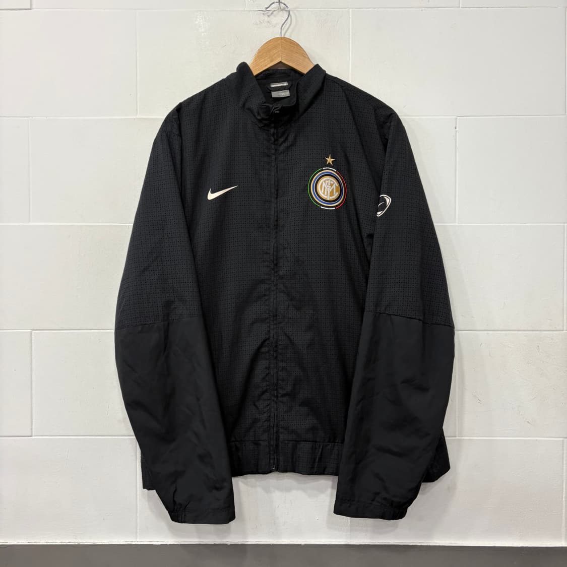 나이키 인터밀란 펀칭 블랙 바람막이 상품이미지1