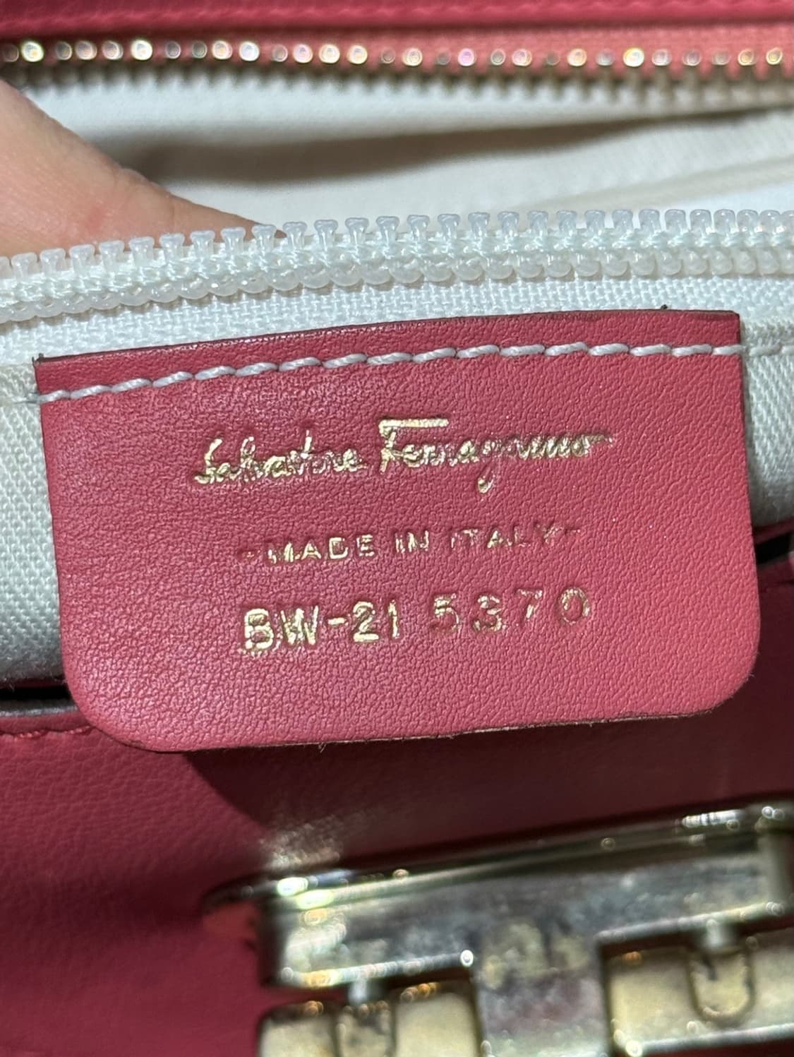 페라가모 핑크 간치니 버클 토트백 상품이미지8