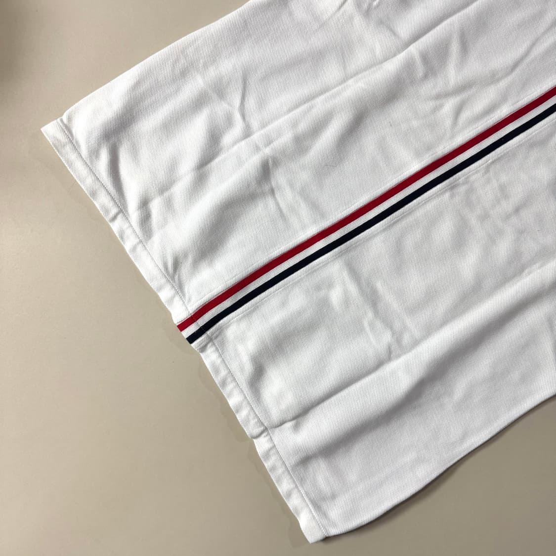 [2/당일출고]톰브라운 백삼선 반팔 상품이미지3