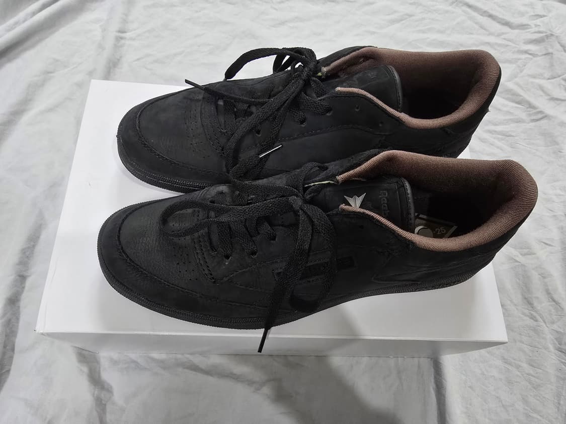 리복 클럽C 85 스웨이드 40th 워시드 블랙 300 상품이미지1