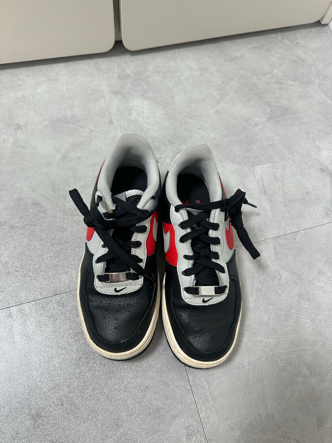 나이키 에어포스 1 로우 LV8 EMB NBA 75주년 트레일  상품이미지2