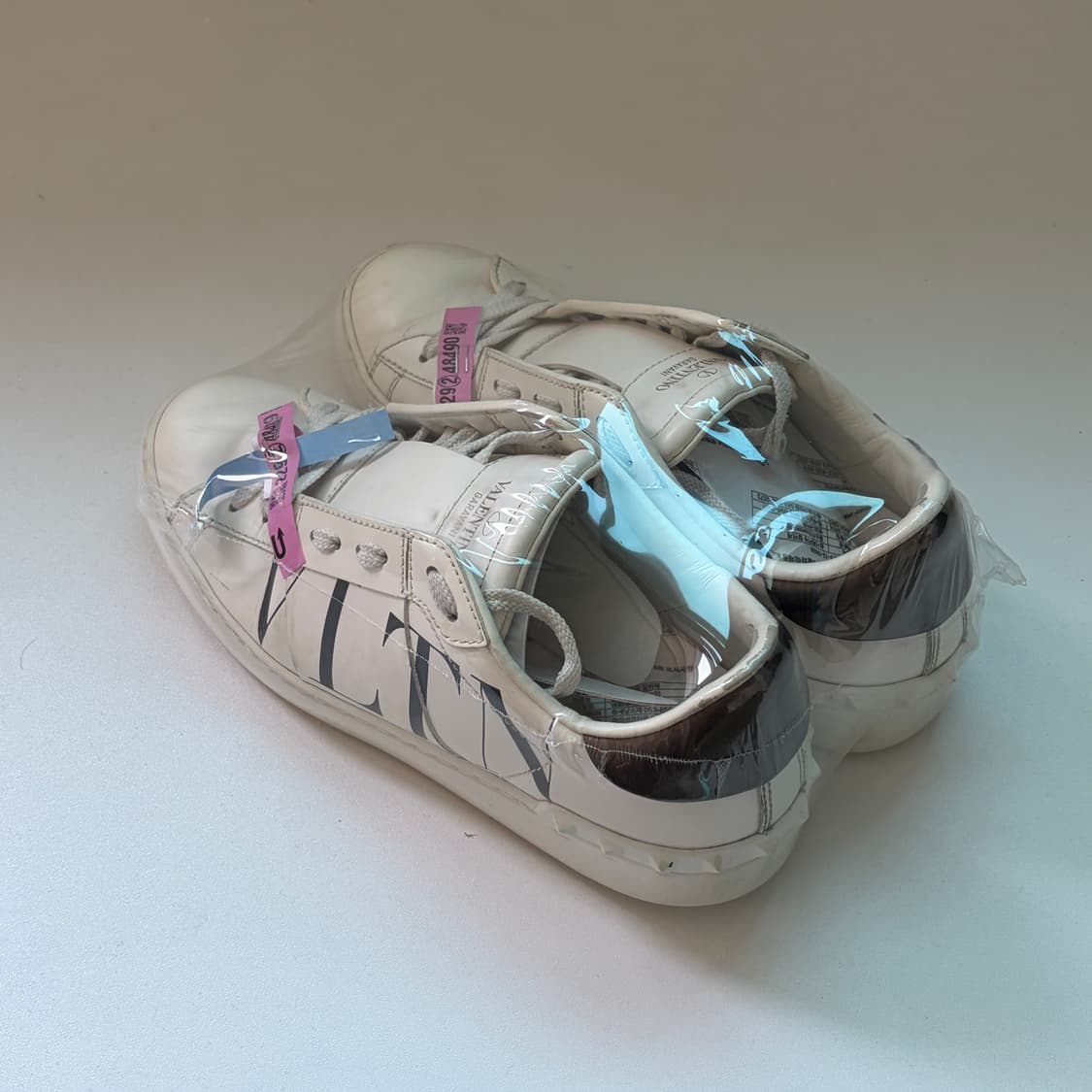 발렌티노 가라바니 락스터드 스니커즈 상품이미지4