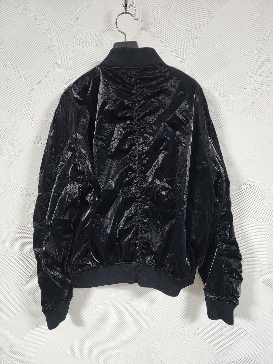 비슬로우 블랙 광택 봄버 자켓 상품이미지3
