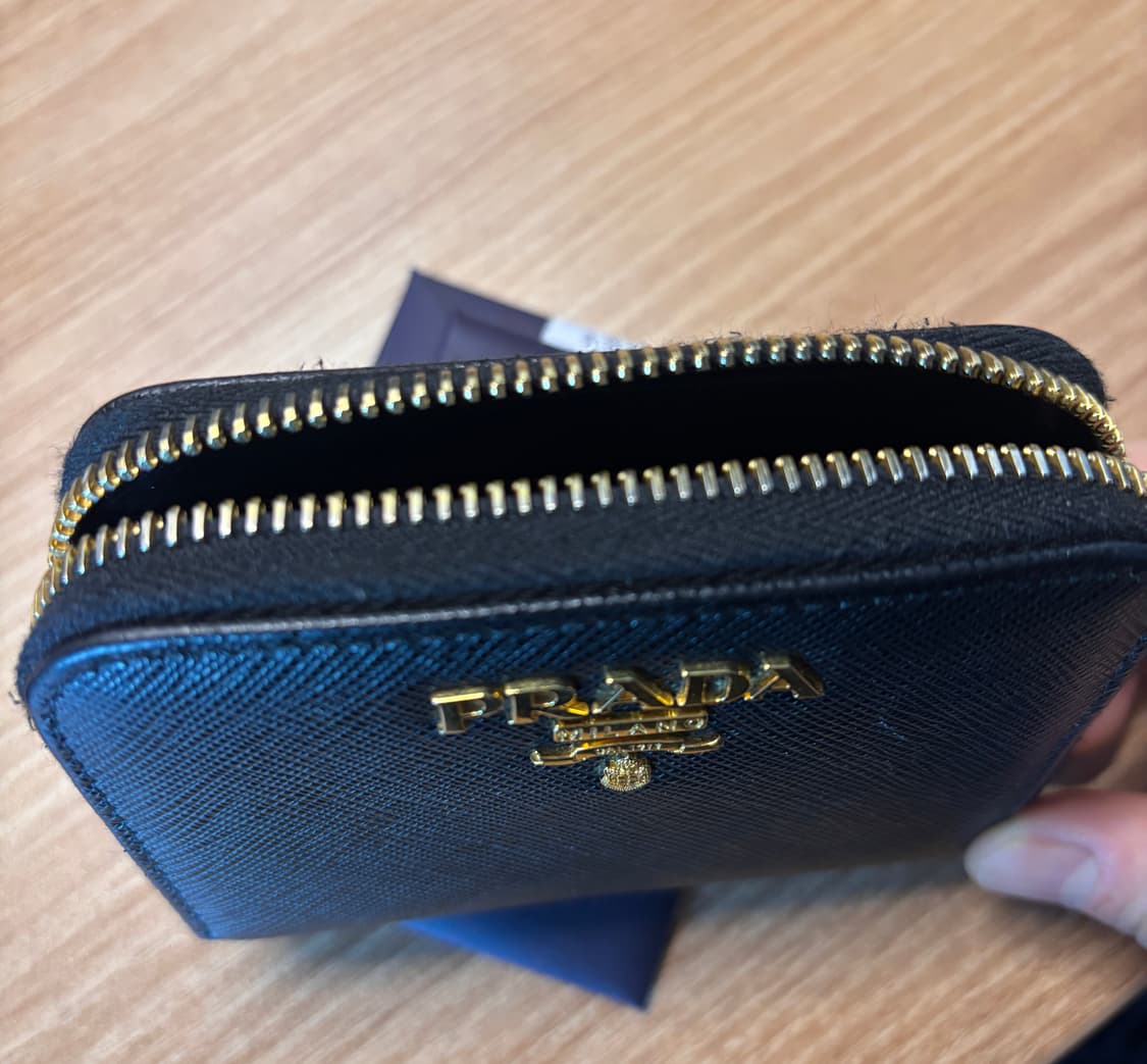 프라다 사피아노 로고 블랙 지퍼 반지갑 상품이미지7