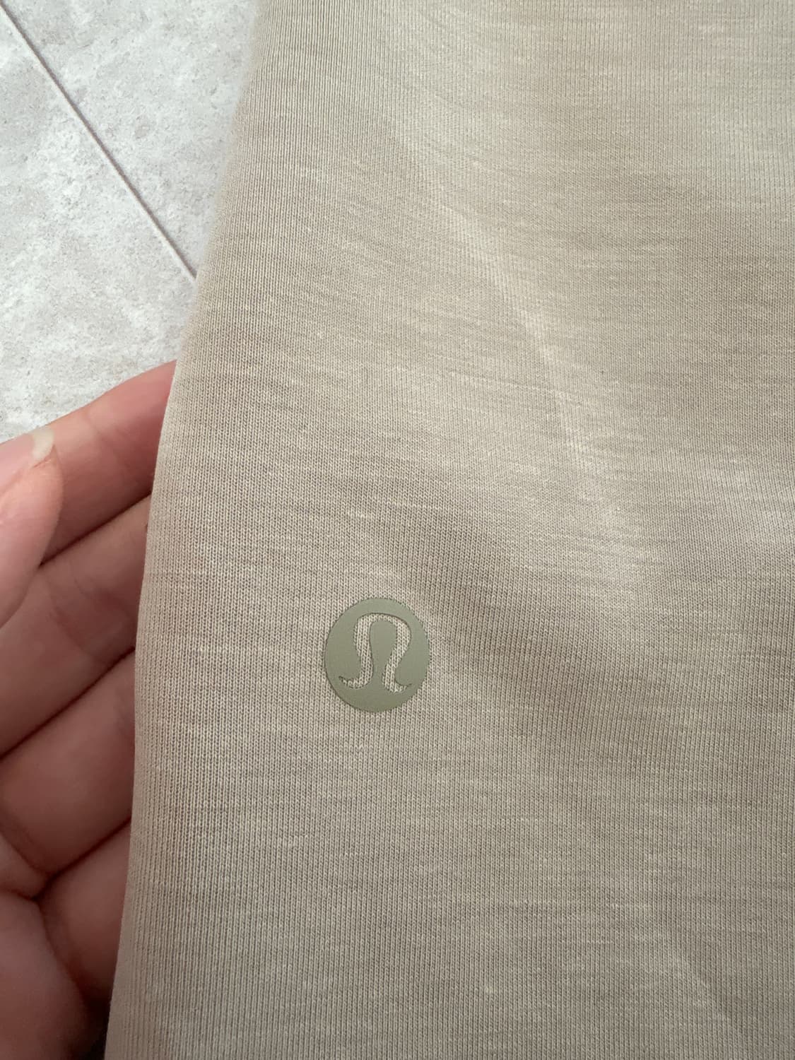 룰루레몬 베이지색 치마 상품이미지2