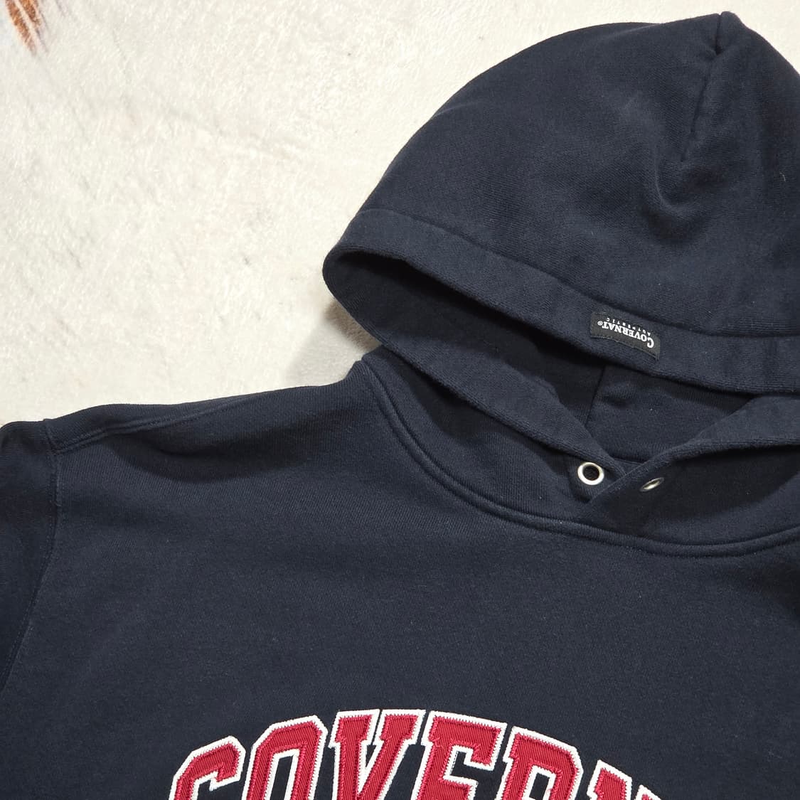 커버낫 네이비 레드 로고 자수 후드티 상품이미지2