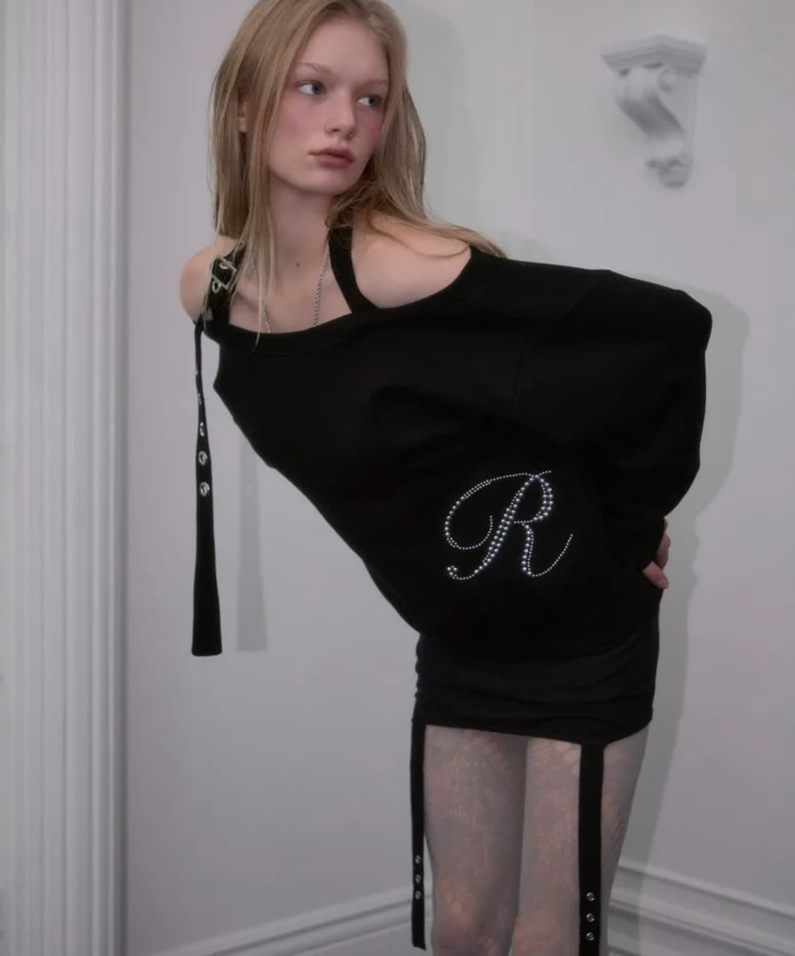 새상품)) 로제프란츠 아일렛 스트랩 오프숄더 맨투맨 상품이미지2