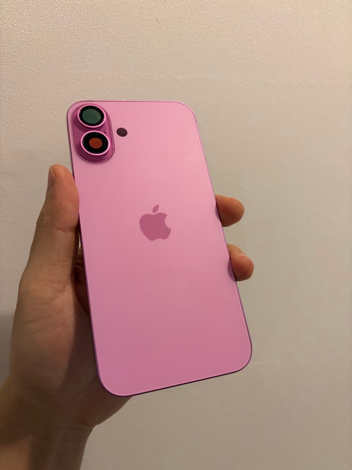 아이폰 16플러스 핑크 색상 하우징 판매합니다. 상품이미지1