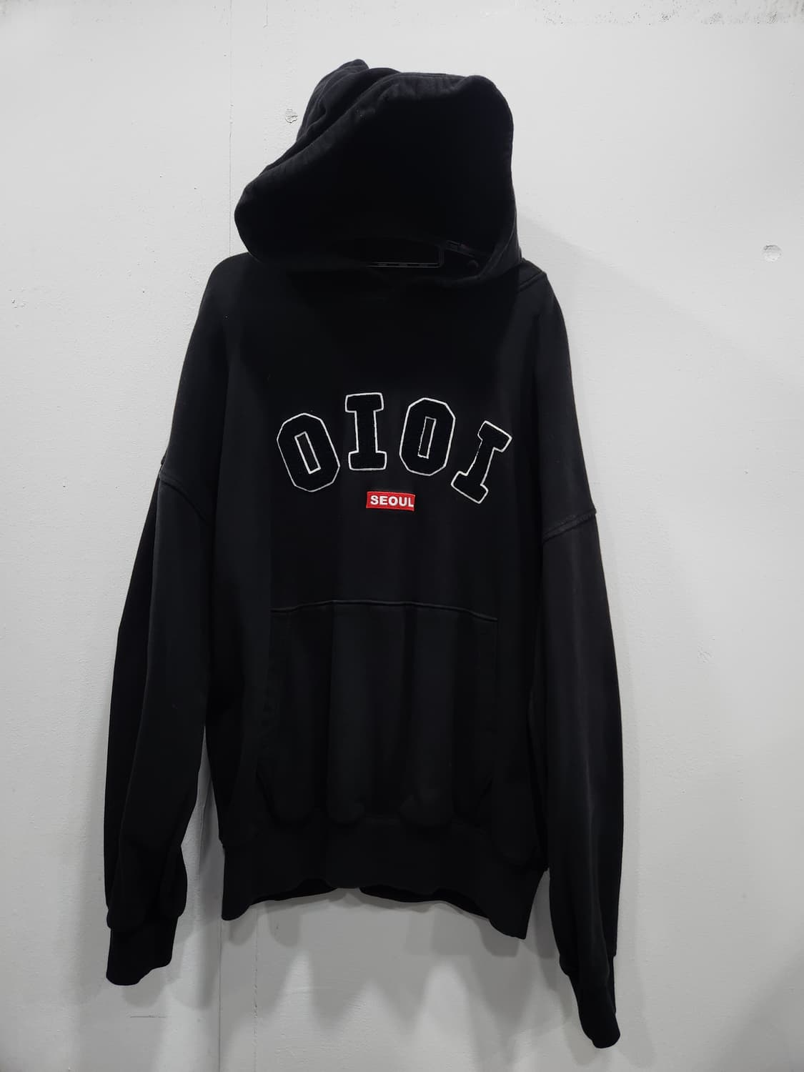 오아이오아이(OIOI) 시그니처 로고 블랙 후드티 남성 100사이즈 상품이미지1