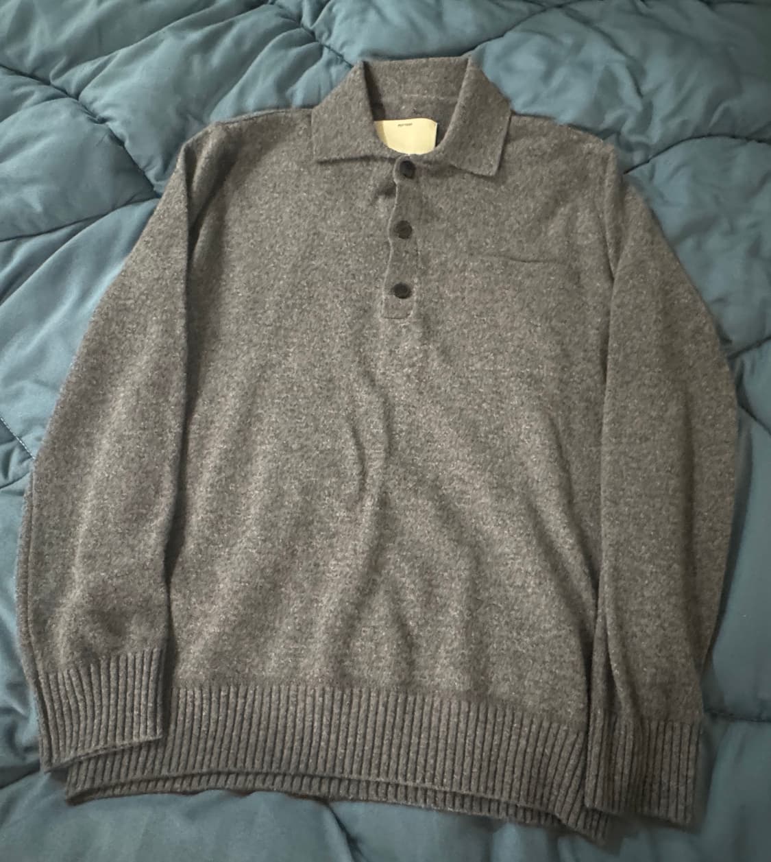 [포터리 X 미래에셋증권] 컴포트 포켓 폴로 니트 차콜 상품이미지1