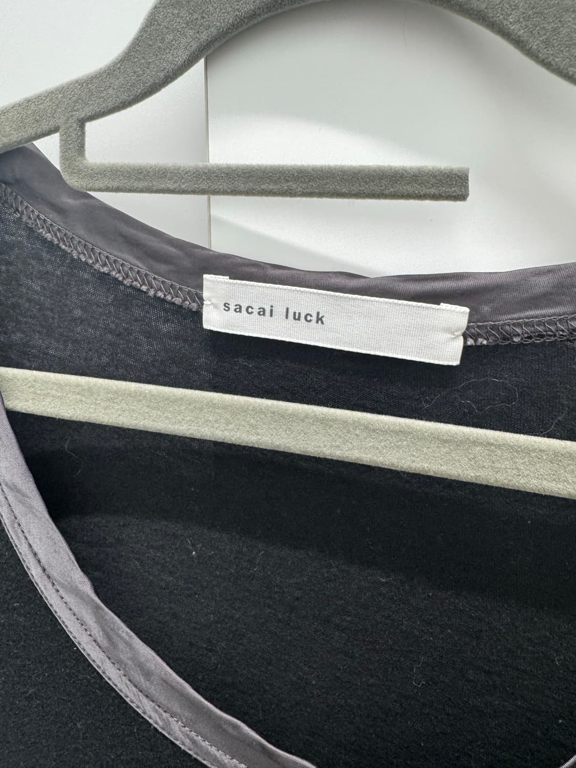 Sacai Luck 블랙 반팔 티셔츠 상품이미지2
