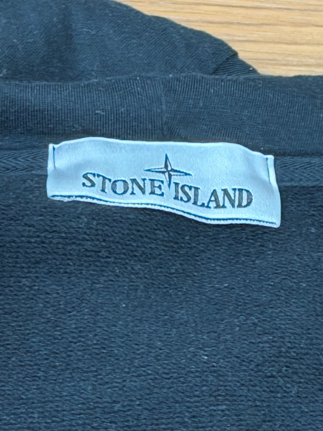 스톤 아일랜드 말파일 플리스 올드 이펙트 풀 집 후드 블랙 상품이미지4