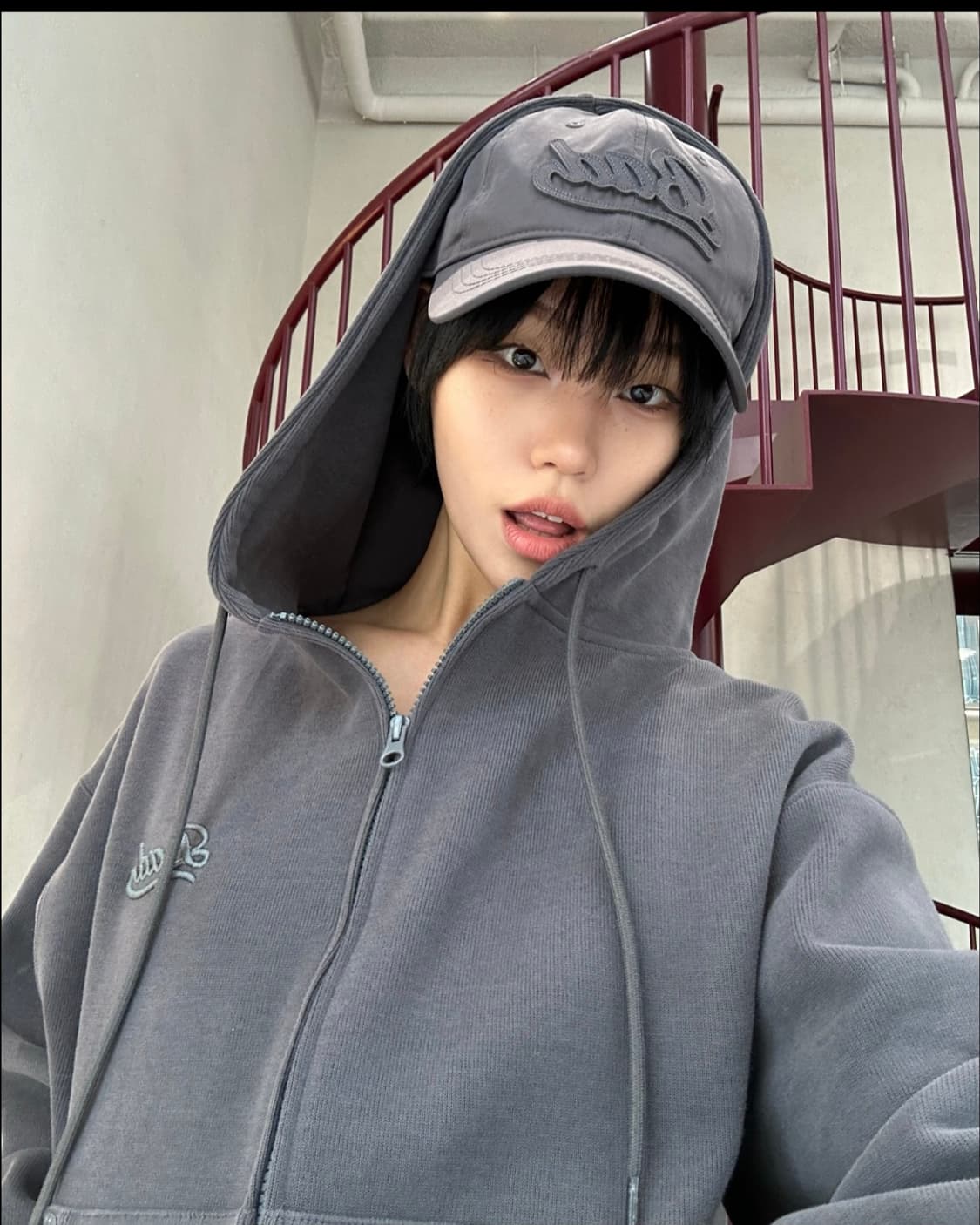 배드블러드 비욘드 후드집업 차콜 상품이미지3