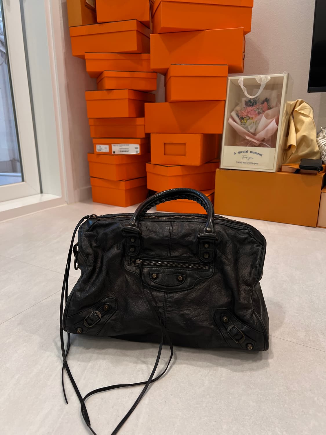 발렌시아가 시티 모터백 상품이미지1