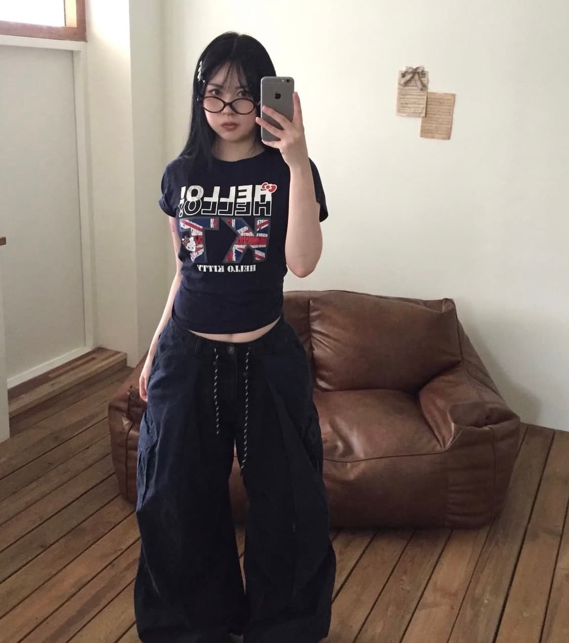 헬로키티 네이비 딱붙 런던 대대장 반팔티 상품이미지1