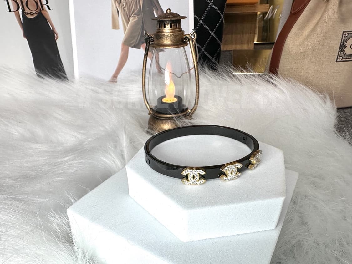 샤넬 골드 CC 포인트 크리스탈 팔찌 상품이미지9