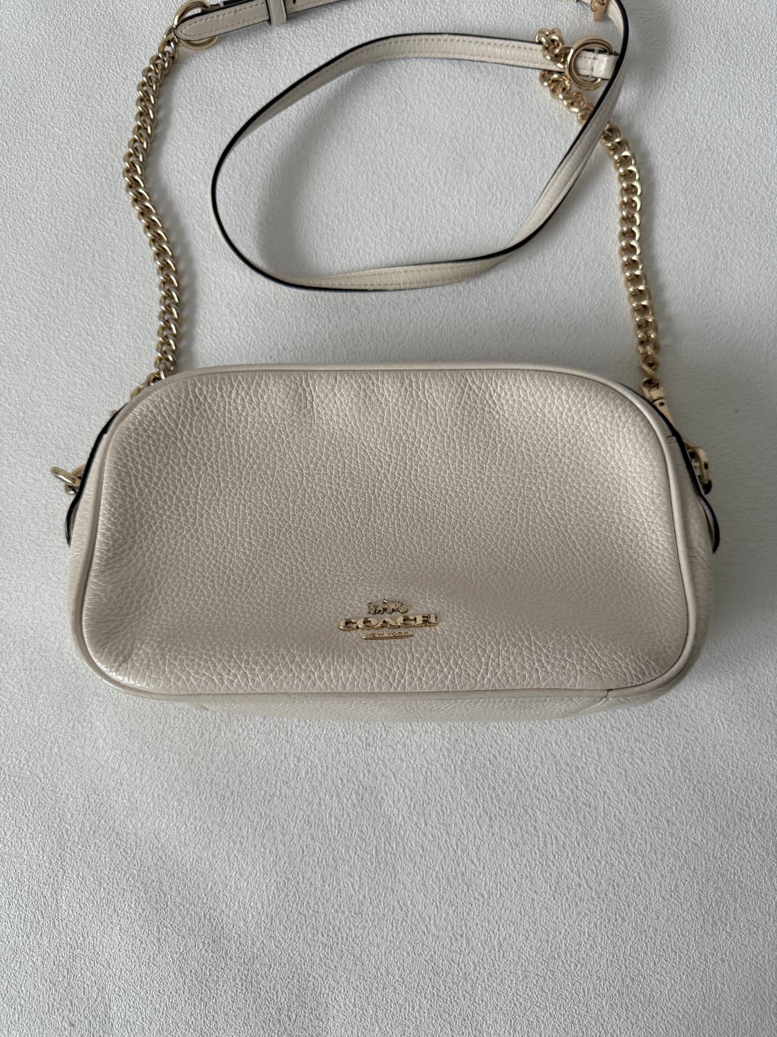 코치(COACH) 레더 체인 크로스백 상품이미지2