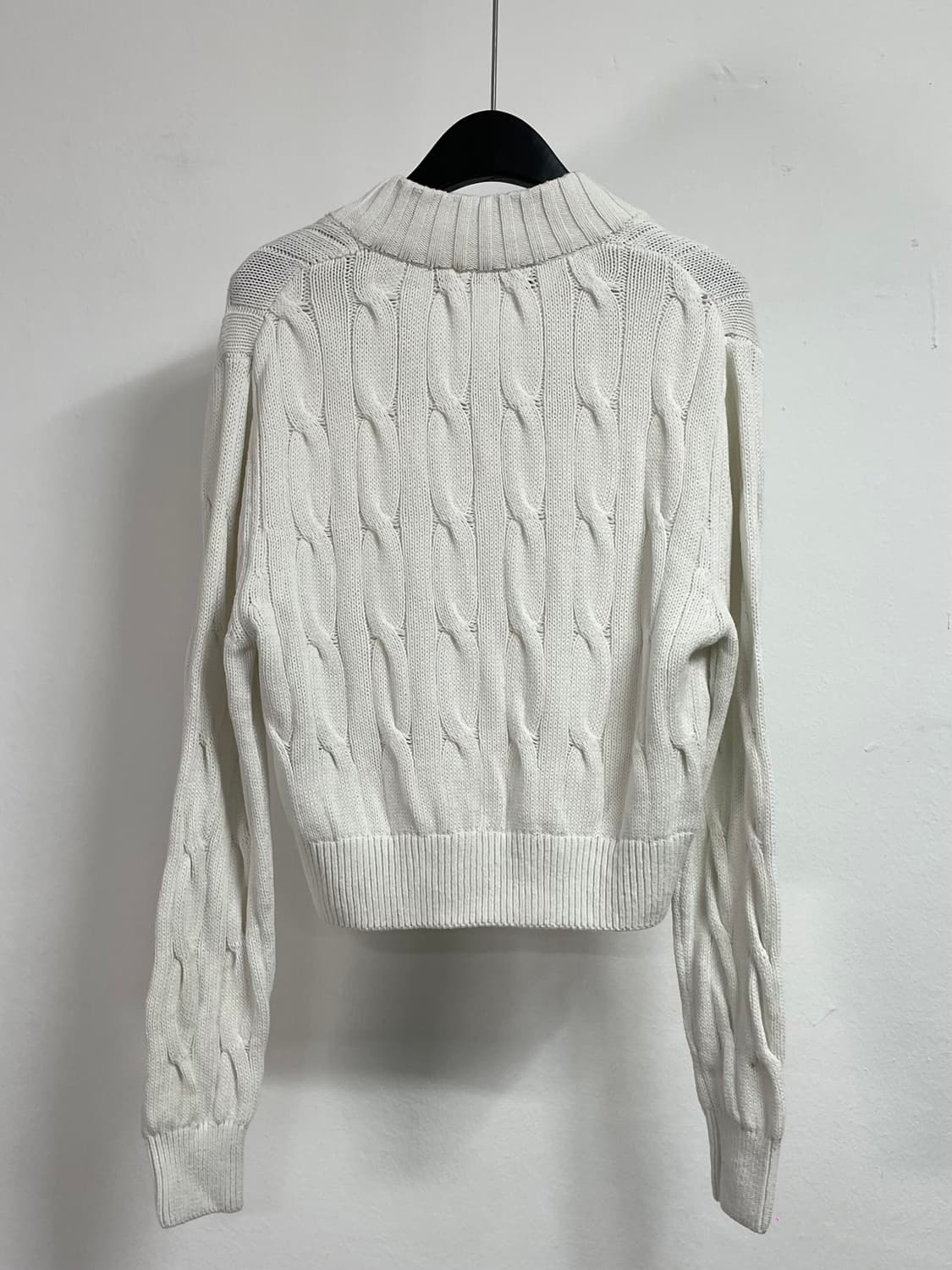 인사일런스 우먼스 화이트 케이블 크롭 니트 (on.147)   상품이미지2