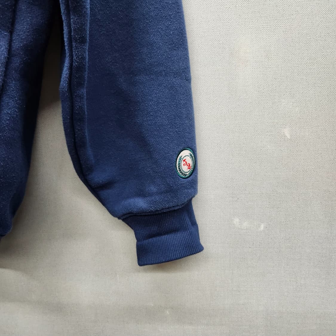 OIOI 오아이오아이 빅로고 자수 오버핏 맨투맨 L~XL 상품이미지3