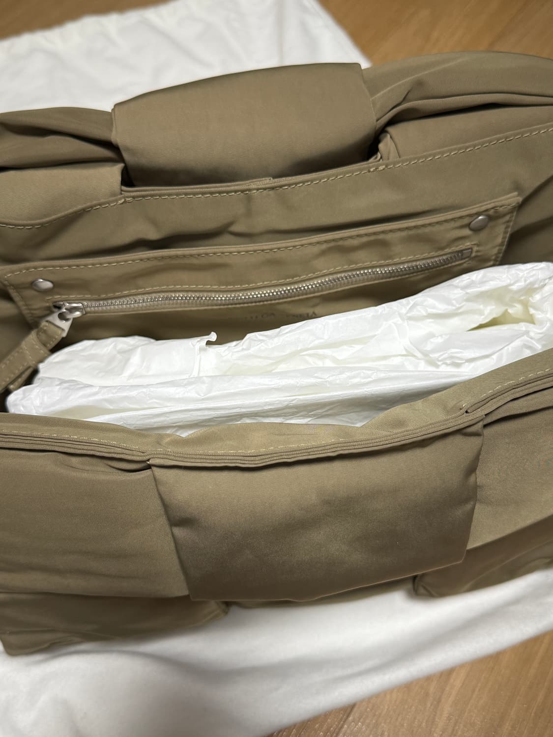 보테가 베네타 필로우 카세트백 토프 상품이미지4