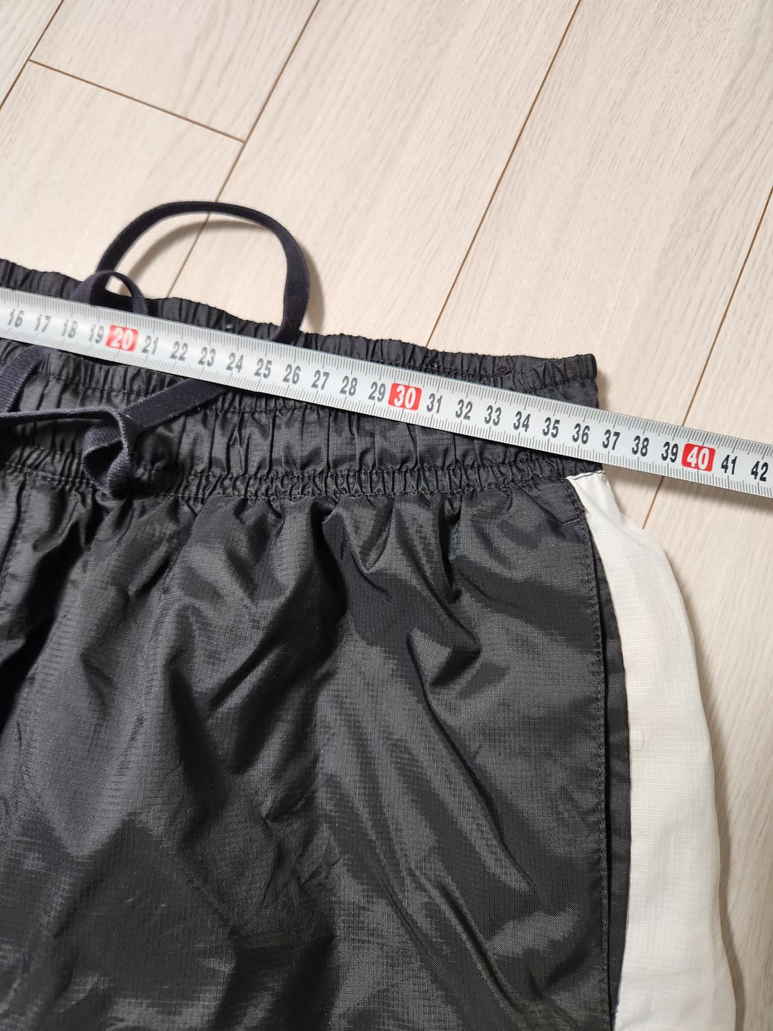 나이키 NSW 우븐 코어 트랙 쇼츠 반바지 사이즈M

오염 하자없이 깨끗 상품이미지9