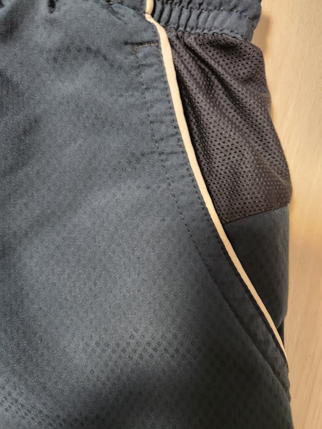 나이키 드라이핏 러닝 반바지 사이즈m

오염 하자 없이 깨끗해요^^

세 상품이미지4