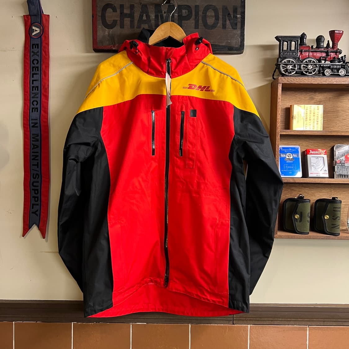 DHL Windbreaker Hoodie X-Small Regular 상품이미지1