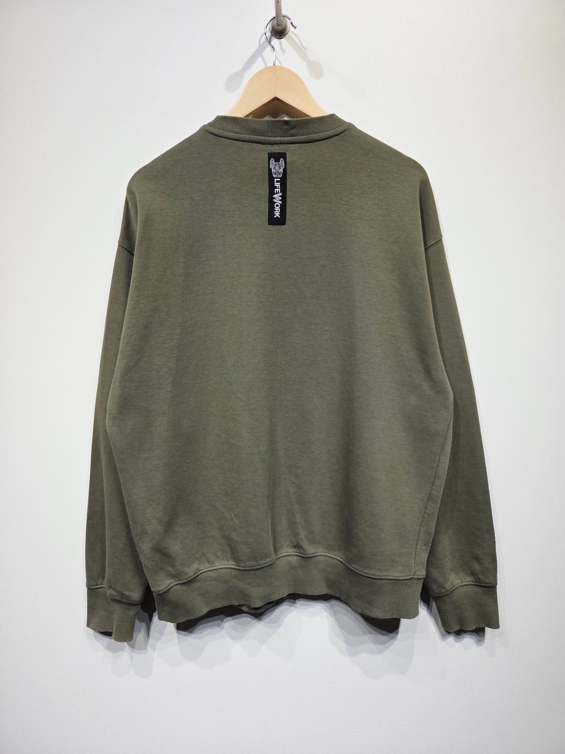 라이프워크 카키 라독 레더 와펜 맨투맨_S 상품이미지5