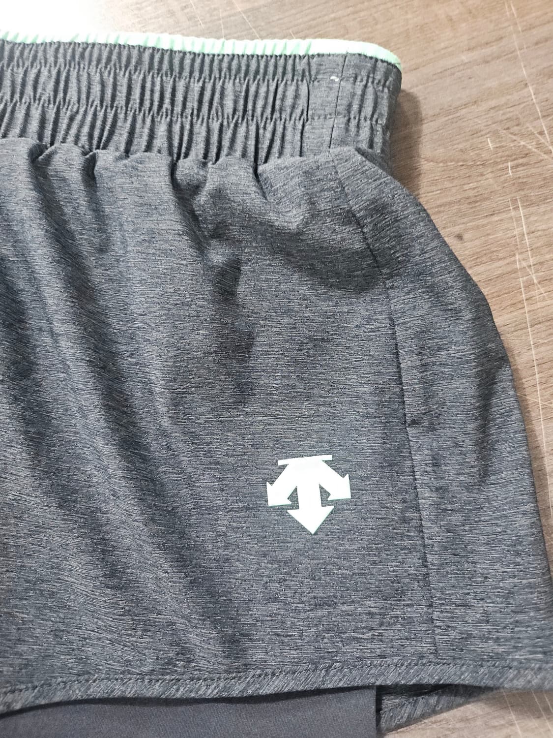 데상트 GYM 반바지 부착 레깅스  S 상품이미지2