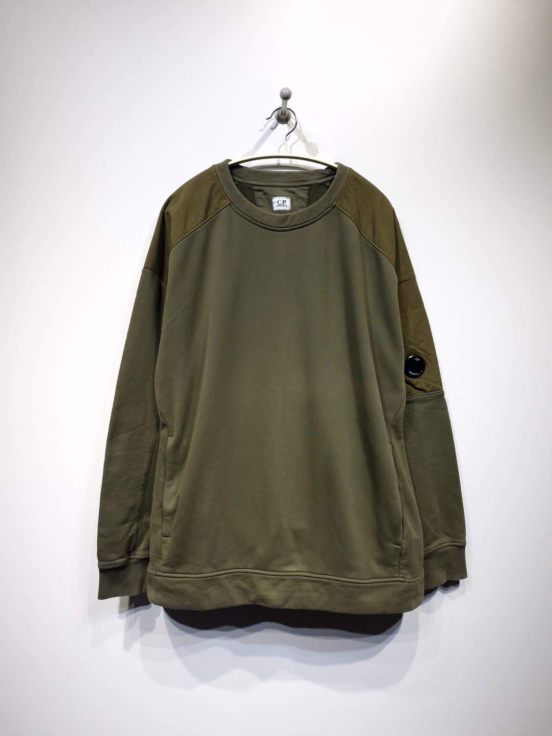 씨피컴퍼니(CP Company)렌즈 와펜 맨투맨 상품이미지1
