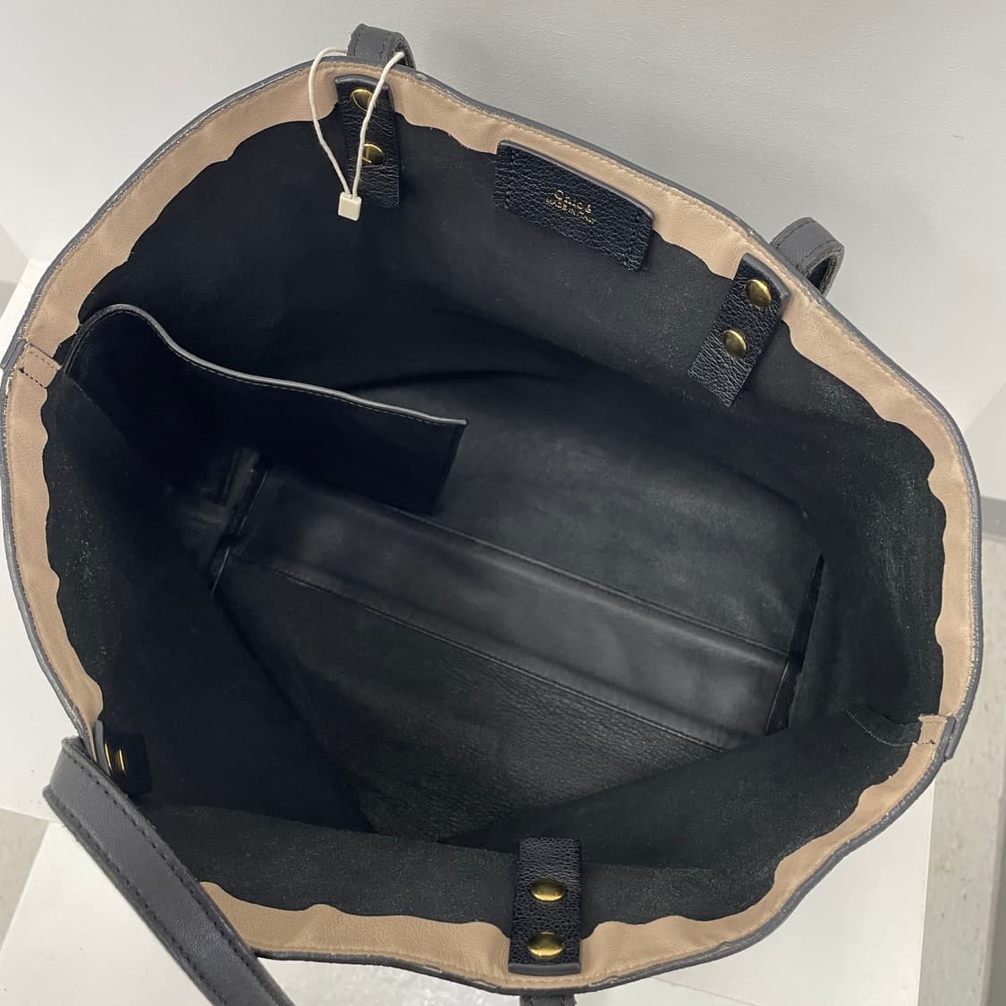 끌로에 딜란 라지 블랙 레더 쇼퍼 숄더백 상품이미지7