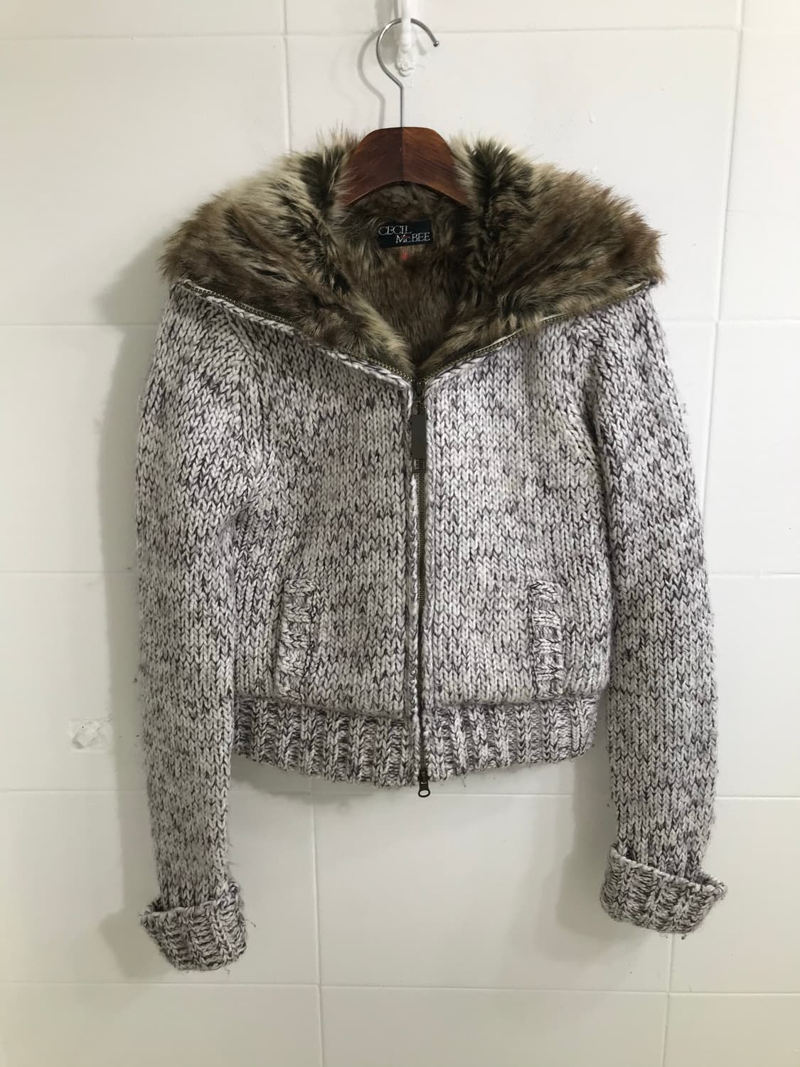 세실맥비 퍼 크롭 니트 집업 상품이미지4