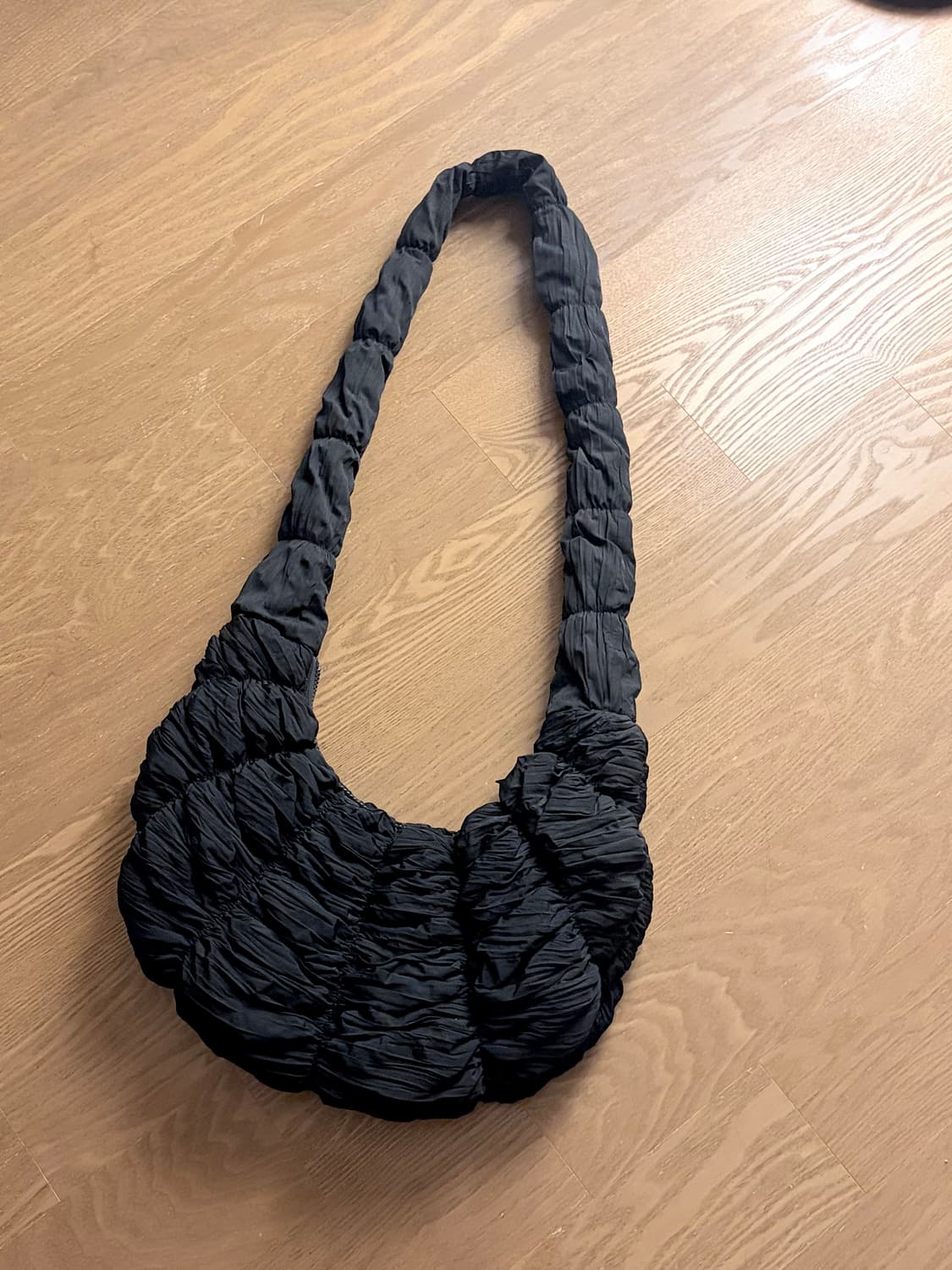 COS코스 리플 크로스바디백 블랙 상품이미지1